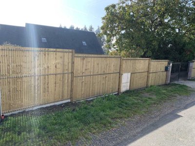 Clôture rigide poteau bois à latte en bois pour l'occultation