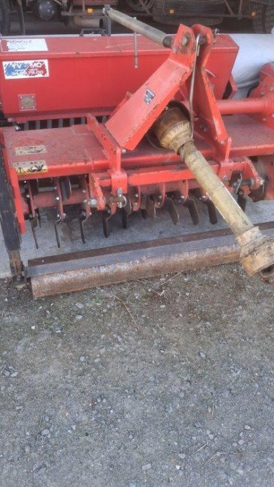 Regarnissage des pelouses amboise aménagement extérieur maison